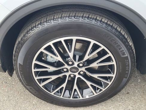 Used 2025 Ford Escape Base image 9