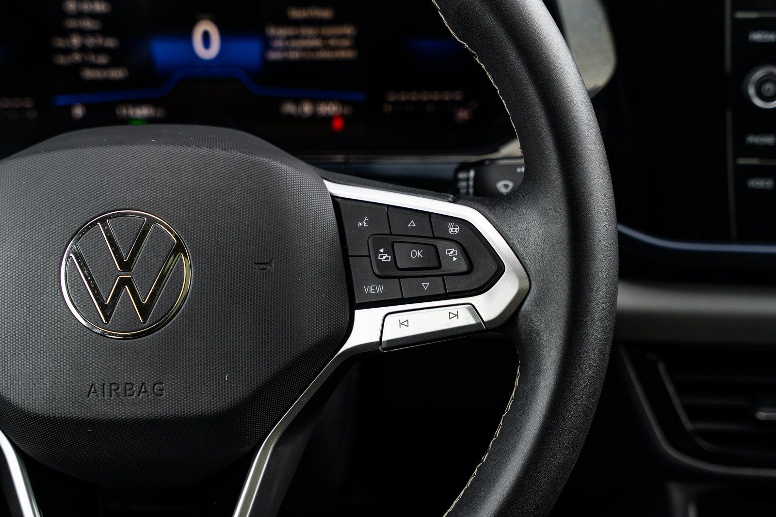 Used 2023 Volkswagen Taos SE w/ Panoramic Sunroof Package FWD image 25