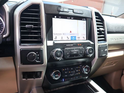 Used 2019 Ford F250 Lariat w/ Lariat Value Package image 15