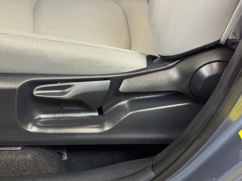 Used 2025 Toyota Corolla Cross L image 10