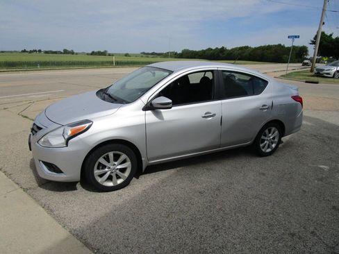 Used 2016 Nissan Versa FWD image 1