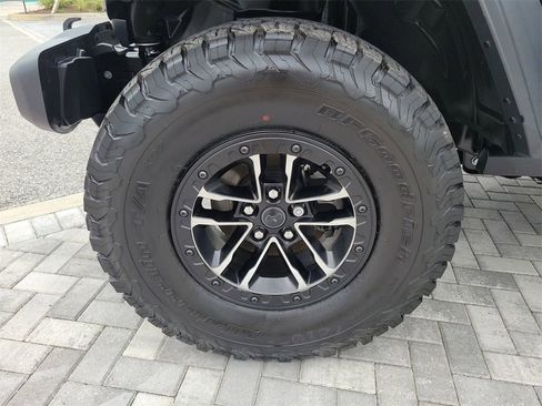 Used 2025 Jeep Wrangler Willys image 12