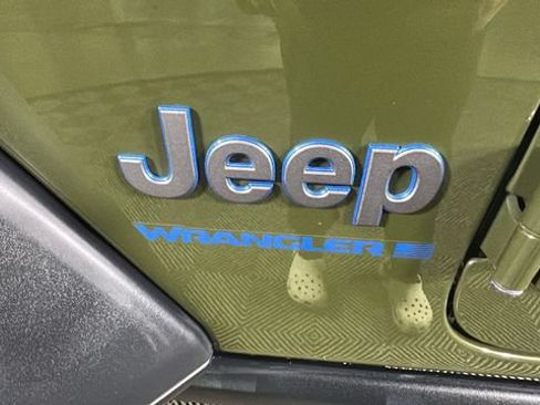 Used 2024 Jeep Wrangler Unlimited Rubicon 4xe AWD/4WD image 9