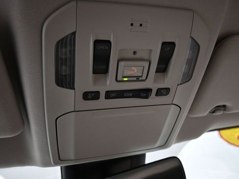 Used 2022 Toyota Highlander XLE image 45