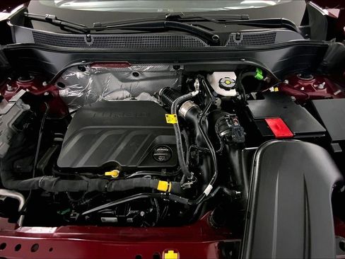 Used 2025 Chevrolet Trax LT w/ LT Convenience Package image 10