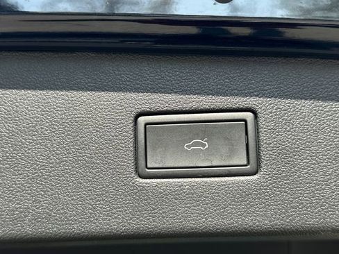 Used 2024 Volkswagen Tiguan SE image 33