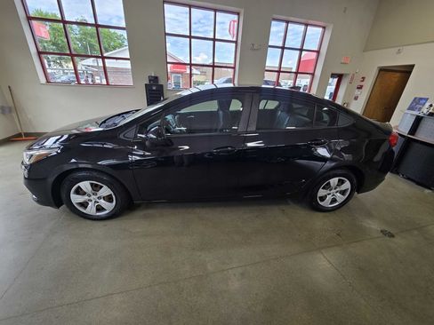 Used 2017 Chevrolet Cruze LS FWD image 3