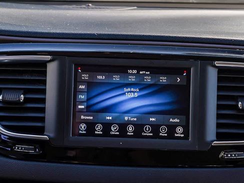 Used 2020 Chrysler Voyager Lxi image 14