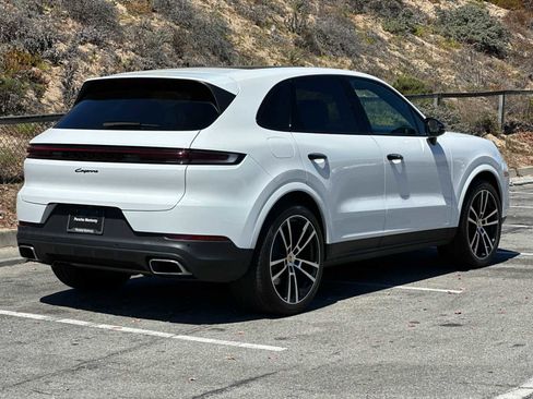 Certified 2024 Porsche Cayenne image 7