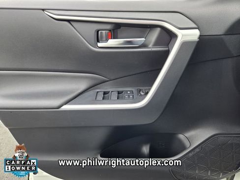 Used 2022 Toyota RAV4 SE image 27