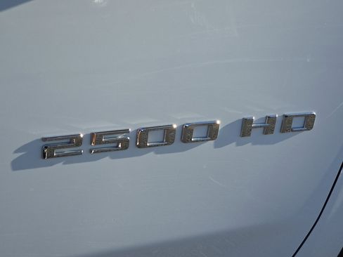 Used 2024 Chevrolet Silverado 2500 LT w/ Convenience Package image 9