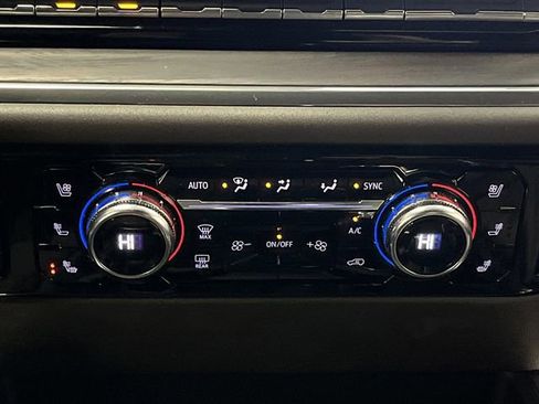 Used 2023 GMC Sierra 1500 SLT w/ SLT Premium Plus Package image 21