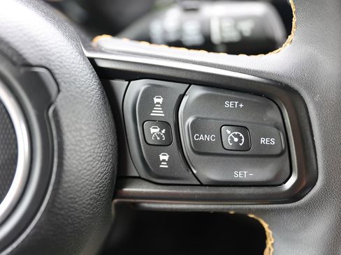 Used 2024 Jeep Wrangler Unlimited AWD/4WD image 41