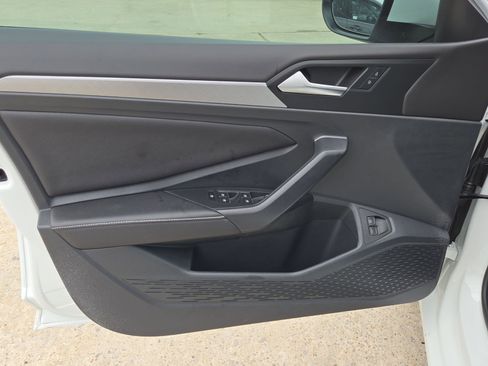 Used 2023 Volkswagen Jetta SE w/ Panoramic Sunroof Package image 13