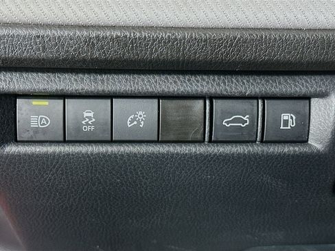 Used 2025 Toyota Camry SE image 17