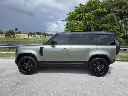 Certified 2023 Land Rover Defender 110 X-Dynamic SE AWD/4WD image 7