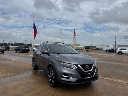 Used 2022 Nissan Rogue Sport SL FWD image 1