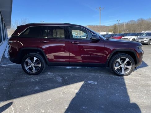 Used 2023 Jeep Grand Cherokee Limited w/ Luxury Tech Group II image 4