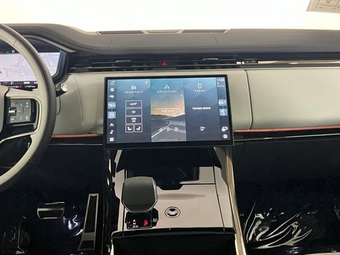 Certified 2025 Land Rover Range Rover Sport Dynamic SE AWD/4WD image 12