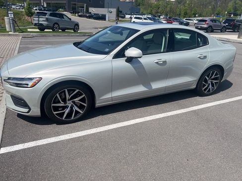 Used 2019 Volvo S60 T6 Momentum w/ Premium Package AWD/4WD image 6