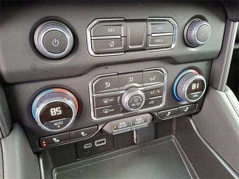 Used 2024 Chevrolet Tahoe Z71 w/ Luxury Package image 13