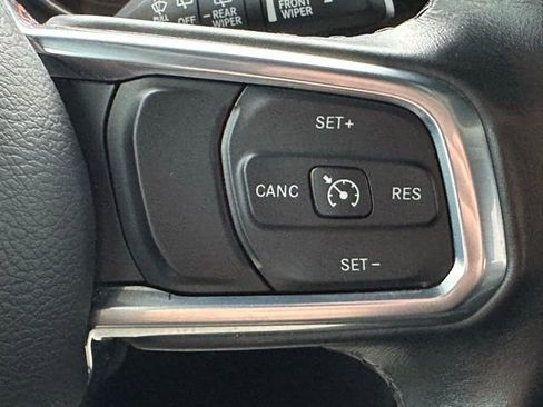 Used 2020 Jeep Wrangler Unlimited Sahara image 16