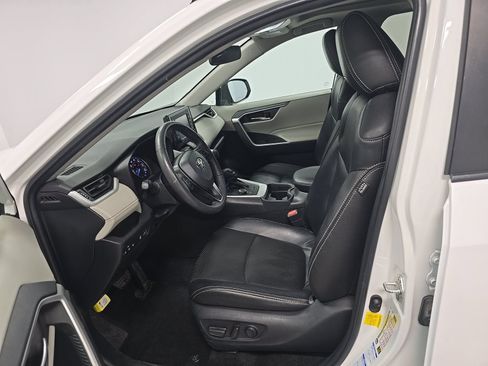 Used 2021 Toyota RAV4 XLE w/ Convenience Package AWD/4WD image 7