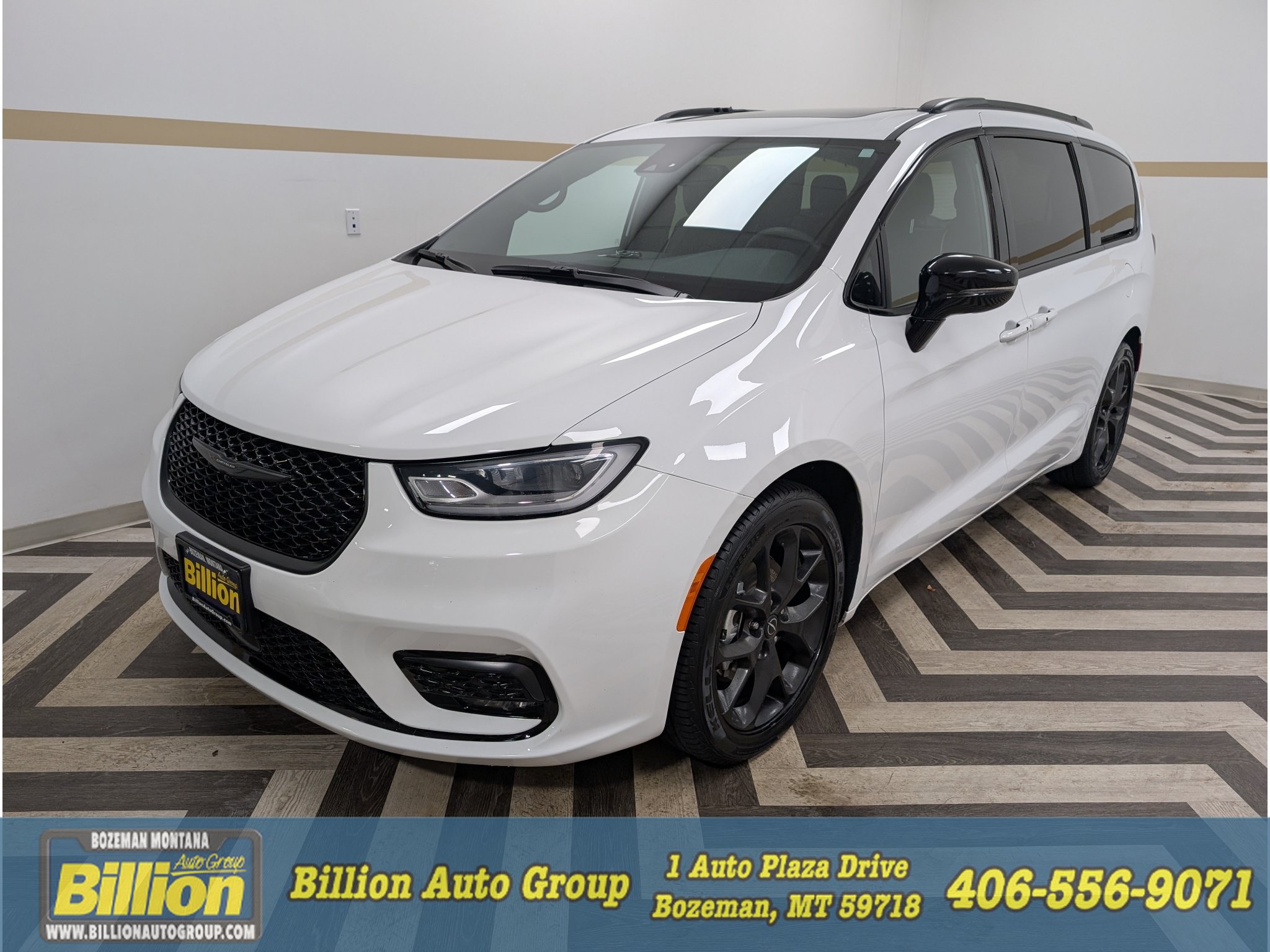 Used 2025 Chrysler Pacifica Limited FWD image 1