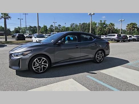 Used 2025 Nissan Sentra SR w/ SR Premium Package FWD image 24