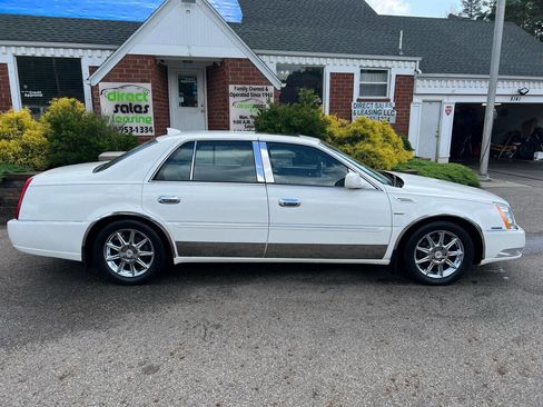 Used 2011 Cadillac DTS Luxury image 9