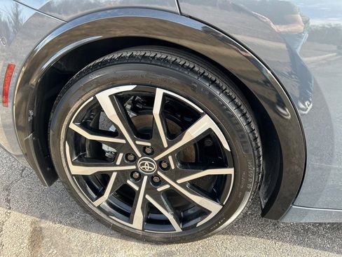 Used 2024 Toyota Prius Prime Premium image 5