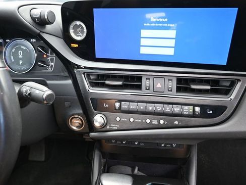 Certified 2023 Lexus ES 300h w/ Premium Package image 28