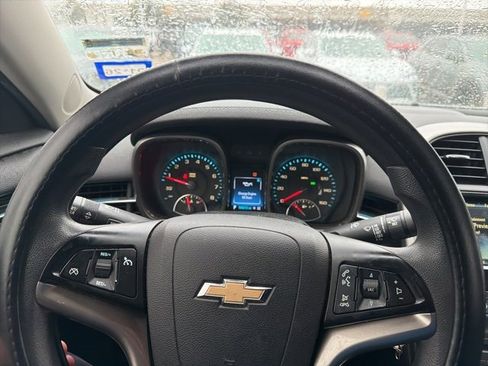 Used 2016 Chevrolet Malibu LT image 9