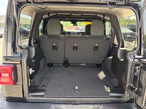 Used 2025 Jeep Wrangler Unlimited Rubicon w/ Convenience Group AWD/4WD image 32