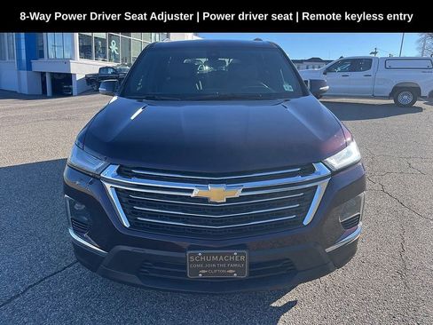 Used 2023 Chevrolet Traverse LT image 2