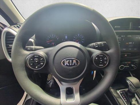 Used 2020 Kia Soul LX FWD image 27