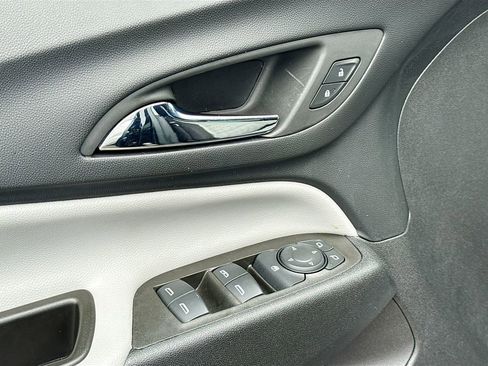 Used 2023 Chevrolet Equinox LS image 22