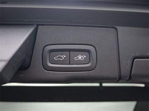 Used 2023 Volvo XC60 B5 Ultimate w/ Protection Package Premier image 33