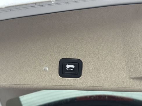 Used 2013 Cadillac SRX Premium image 16