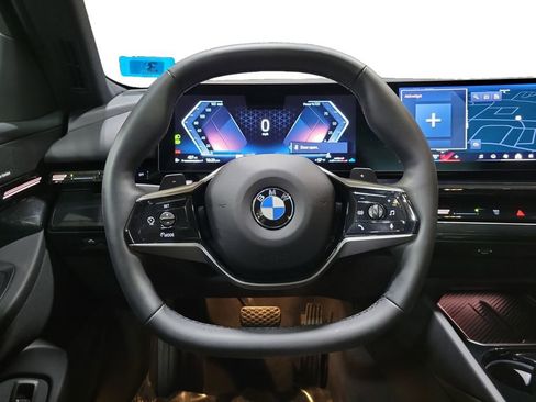 Used 2024 BMW 530i xDrive 530i xDrive w/ Premium Package image 23