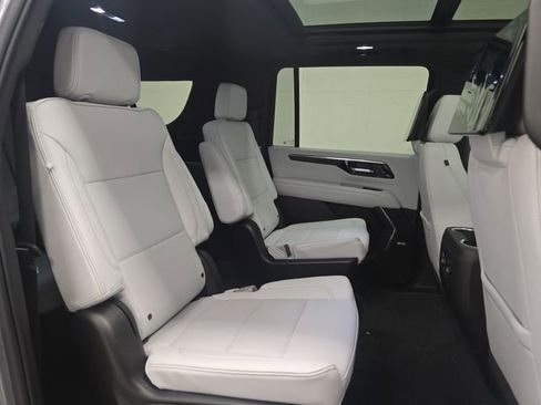 New 2025 Chevrolet Suburban Premier image 31