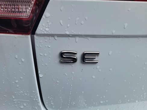 Used 2022 Volkswagen Tiguan SE AWD/4WD image 7