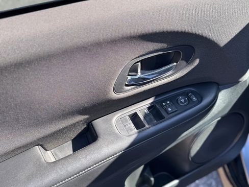 Used 2019 Honda HR-V Sport image 18