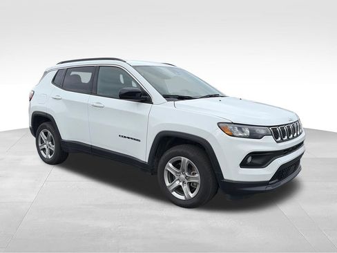 Used 2024 Jeep Compass Latitude AWD/4WD image 8