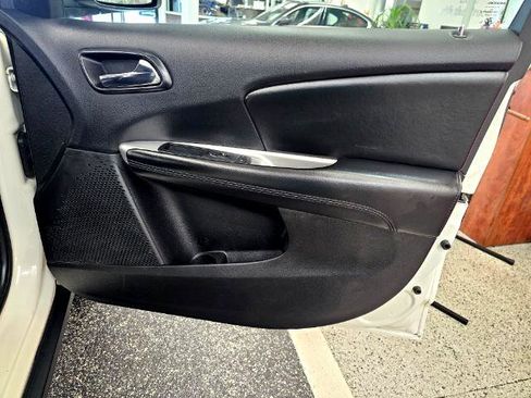 Used 2018 Dodge Journey SE image 26