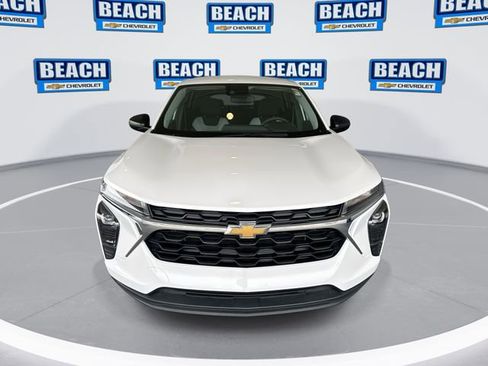 Used 2025 Chevrolet Trax LS image 3