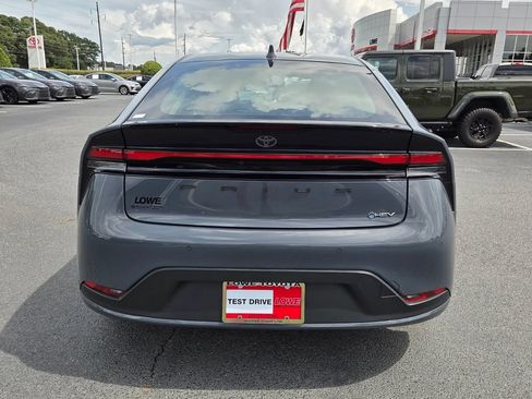 Certified 2025 Toyota Prius LE FWD image 10