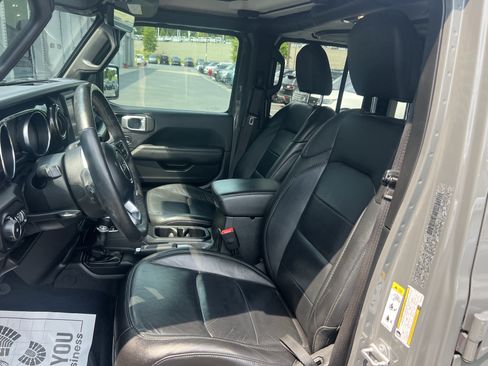 Used 2019 Jeep Wrangler Unlimited Sahara AWD/4WD image 18