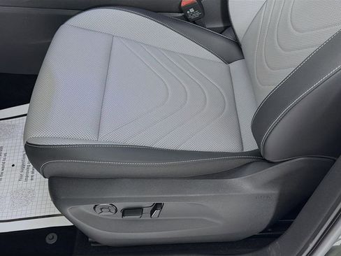 Used 2025 Volkswagen Tiguan SE R-Line image 20