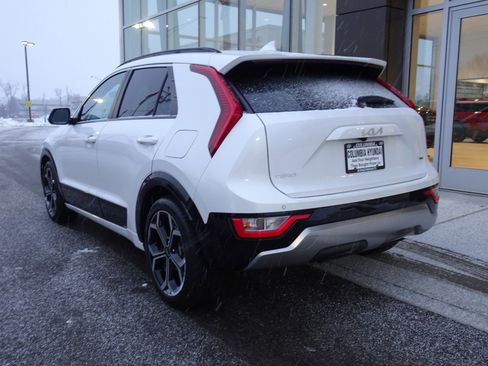 Used 2023 Kia Niro EX Touring image 3